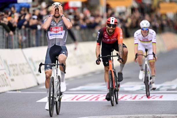 girodociclismo.com.br sabemos como tadej pogacar e forte nos resta tentar segui lo mathieu van der poel analisa a milan sanremo image 2