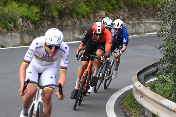 girodociclismo.com.br se tadej pogacar deixar van der poel para tras ele ira sozinho ate a chegada filippo ganna analisa francamente a milan sanremo image 3