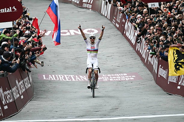 girodociclismo.com.br strade bianche 2026 tadej pogacar da show e vence apos longo voo solo confira os resultados e a chegada image 12