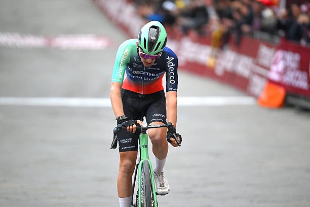 girodociclismo.com.br strade bianche 2026 tadej pogacar da show e vence apos longo voo solo confira os resultados e a chegada image 18