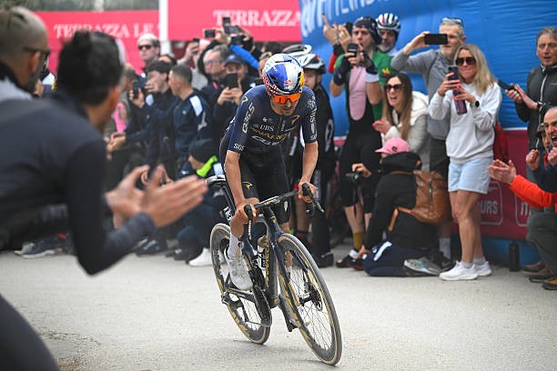 girodociclismo.com.br strade bianche 2026 tadej pogacar da show e vence apos longo voo solo confira os resultados e a chegada image 5
