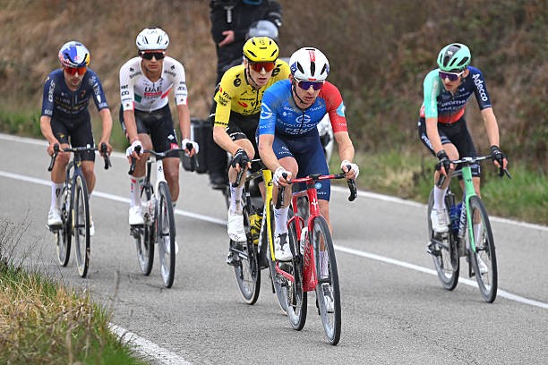 girodociclismo.com.br strade bianche 2026 tadej pogacar da show e vence apos longo voo solo confira os resultados e a chegada image 6