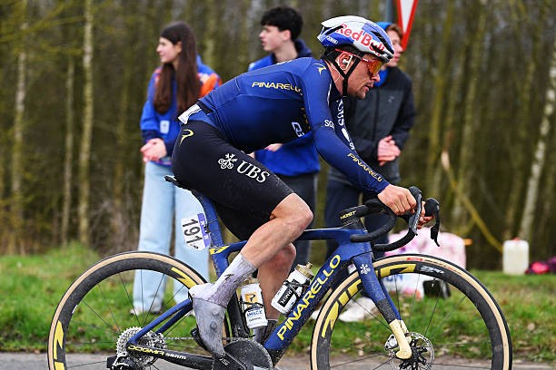 girodociclismo.com.br strade bianche no horizonte equipe de tom pidcock avalia preparacao apos omloop image 3