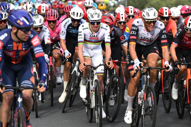 girodociclismo.com.br tadej pogacar analisa os desafios da milan sanremo subimos a 40 kmh e uma corrida assustadora image 4