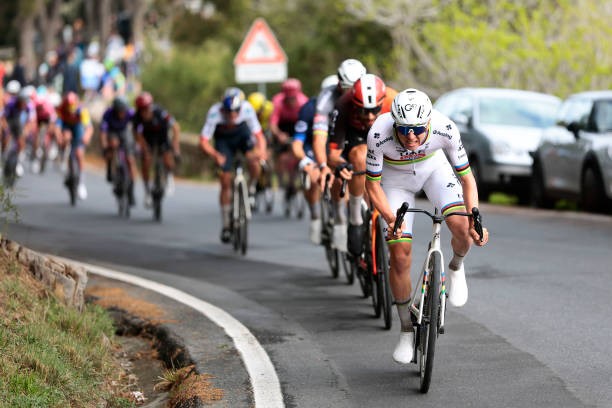 girodociclismo.com.br tadej pogacar analisa os desafios da milan sanremo subimos a 40 kmh e uma corrida assustadora image 5