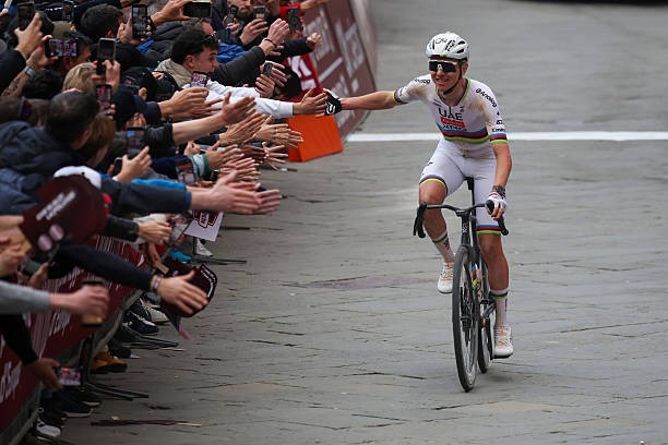 girodociclismo.com.br tadej pogacar analisa vitoria na strade bianche estou impressionado paul seixas sabe andar sob pressao assista o video image 3