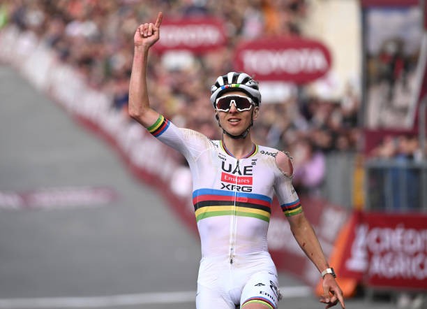 girodociclismo.com.br tadej pogacar apresenta sua poderosa equipe para a strade bianche 2026 tenho acompanhado do sofa estou animado para voltar image