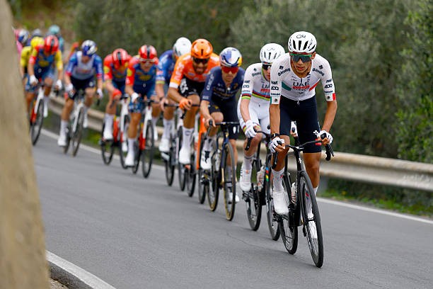 girodociclismo.com.br tadej pogacar consegue estar pronto antes dos outros diretor da uae emirates justifica ausencia de pogacar antes do tour de flandres image 3