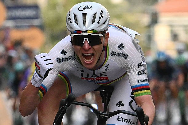 girodociclismo.com.br tadej pogacar consegue estar pronto antes dos outros diretor da uae emirates justifica ausencia de pogacar antes do tour de flandres image