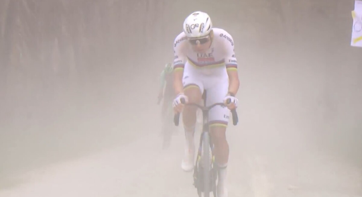 girodociclismo.com.br tadej pogacar faz ataque devastador na strade bianche e inicia longo voo solo rumo a vitoria assista o video image
