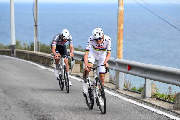 girodociclismo.com.br tadej pogacar precisa atacar na hora certa eddy merckx da dica para pogacar bater mathieu van der poel na milan sanremo image