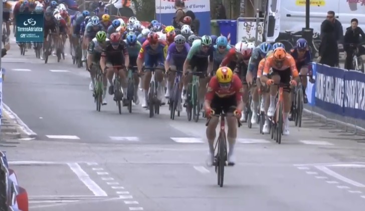 girodociclismo.com.br tirreno adriatico 2026 isaac del toro e campeao jonathan milan vence a 7a etapa confira os resultados e a chegada image 5