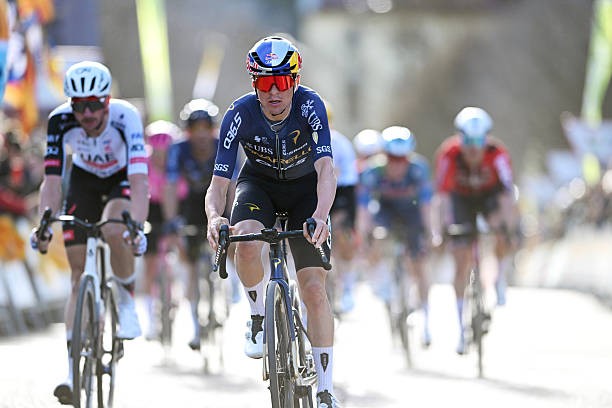 girodociclismo.com.br tom pidcock fala com sinceridade a vice lideranca na volta a catalunya alguns segundos nao vao fazer muita diferenca assista o video image