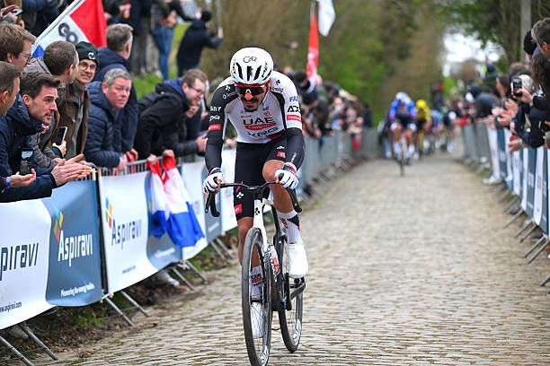girodociclismo.com.br uae emirates xrg anuncia escalacao para a dwars door vlaanderen com lideranca de florian vermeersch image 2