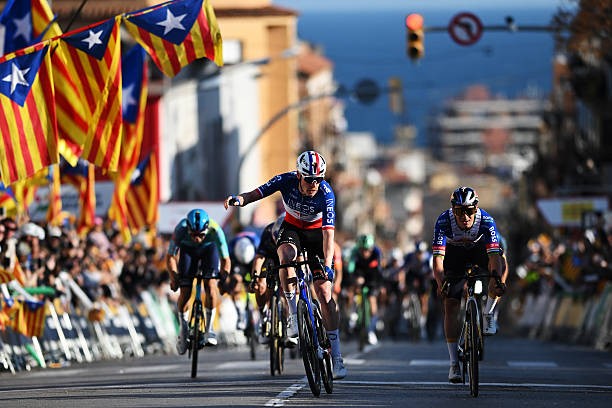 girodociclismo.com.br volta a catalunya 2026 etapa 3 mistura montanhas iniciais e possivel chegada em sprint image 5