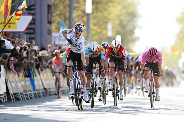 girodociclismo.com.br volta a catalunya 2026 resultados da 3a etapa vence no sprint assista a chegada image 12