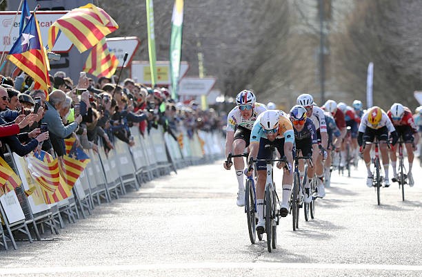 girodociclismo.com.br volta a catalunya 2026 resultados da 4a etapa ethan vernon bate etapa no sprint assista a chegada image 1