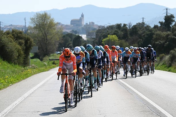girodociclismo.com.br volta a catalunya 2026 vence a 1a etapa e assume a lideranca confira os resultados e a chegada image 6