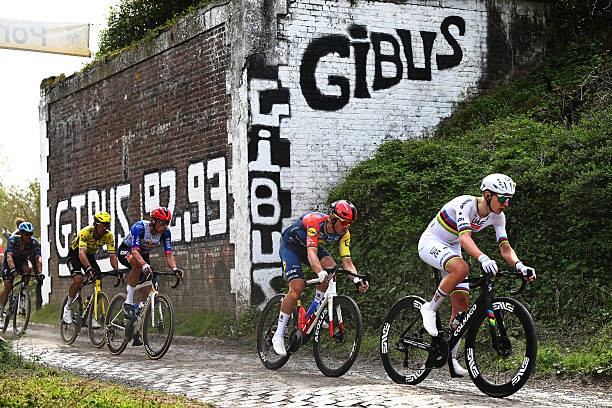 Gregário de Tadej Pogacar critica fortemente a Visma e a Alpecin na Paris-Roubaix "agiram de forma mesquinha" 3 girodociclismo.com.br bjerg critica postura de rivais apos problema de pogacar na paris roubaix image 3