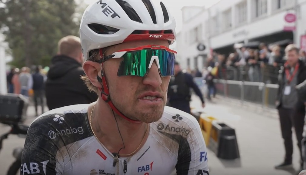 Gregário de Tadej Pogacar critica fortemente a Visma e a Alpecin na Paris-Roubaix "agiram de forma mesquinha" 1 girodociclismo.com.br bjerg critica postura de rivais apos problema de pogacar na paris roubaix image