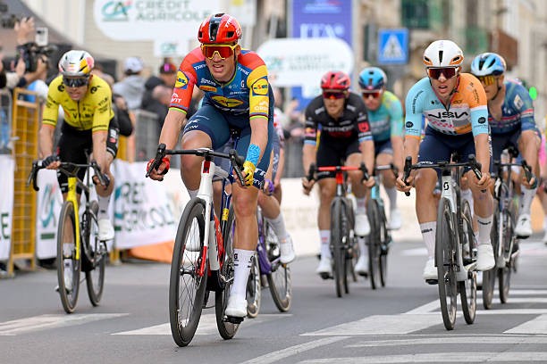 "Não tente isso em casa", treinador revela rotina insana de recuperação de capitão da Lidl-Trek 1 girodociclismo.com.br ciclista primavera turbulenta mas resiliente para mads pedersen image 1