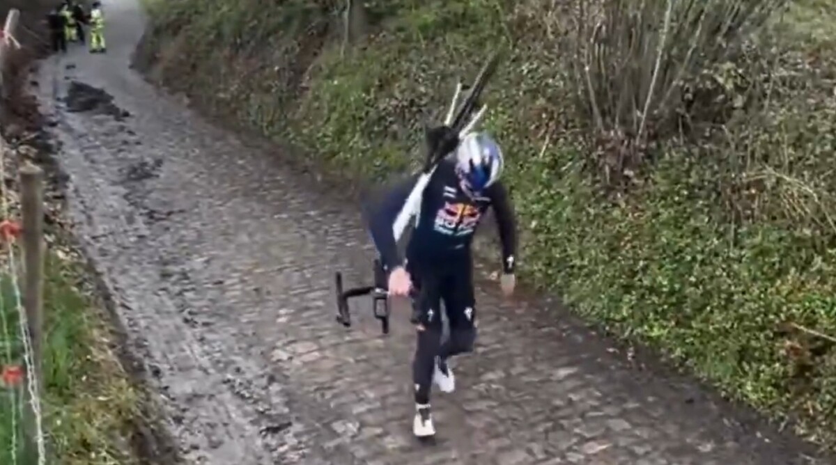 girodociclismo.com.br ciclistas do worldtour enfrentam dificuldades em iconica subida do tour de flandres image