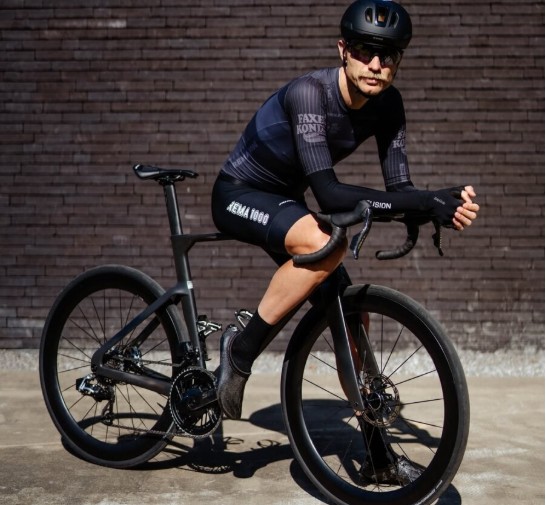 Equipe do WorldTour com uniforme inusitado na Liège-Bastogne-Liège, time mudará completamente suas cores 1 girodociclismo.com.br equipe do world tour surpreende com uniforme inusitado na liege bastogne liege image 2