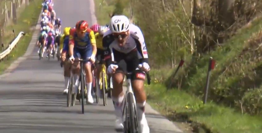 girodociclismo.com.br filippo ganna bate wout van aert e vence edicao brutal da dwars door vlaanderen confira os resultados e a chegada image 3
