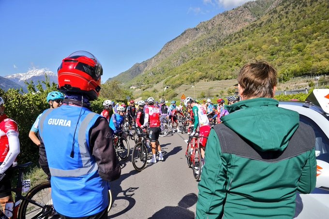 girodociclismo.com.br grande queda na 3a etapa no tour dos alpes interrompe a prova 6 ciclistas abandonam a prova image