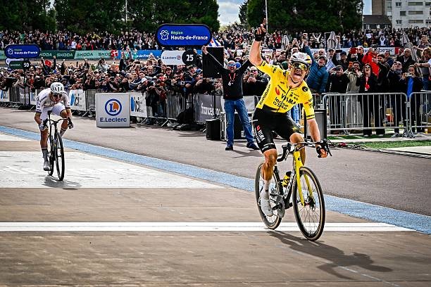 girodociclismo.com.br gregario tadej pogacar revela detalhes do fracasso da uae emirates na paris roubaix acabou virando uma bola de neve assista o video image 1