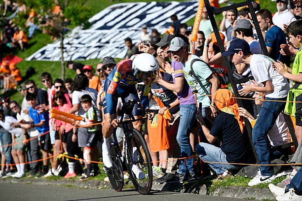 girodociclismo.com.br juan ayuso admite frustracao apos 1a etapa da volta ao pais basco uma das minhas piores performances assista o video image 2