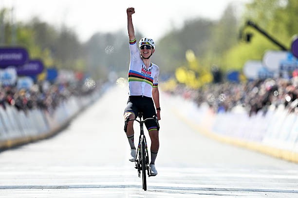 girodociclismo.com.br lance armstrong fala francamente sobre tadej pogacar para mim acabou e o melhor de todos os tempos assista o video image 1