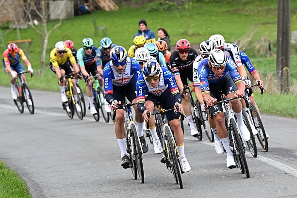 girodociclismo.com.br lance armstrong fala francamente sobre tadej pogacar para mim acabou e o melhor de todos os tempos assista o video image 2