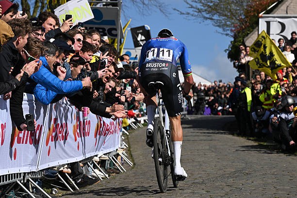girodociclismo.com.br mathieu van der poel analisa derrota para tadej pogacar ha um fenomeno nao ha o que se possa fazer assista o video image