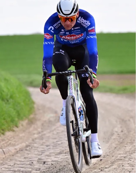 girodociclismo.com.br mathieu van der poel mira quarto titulo na paris roubaix apos reconhecimento estrategico image 1