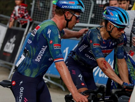 girodociclismo.com.br mikel landa abandona a volta ao pais basco apos queda equipe faz grave acusacao e organizacao expulsa motorista do carro medico assista o video image 1