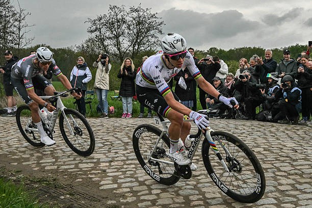 girodociclismo.com.br nao existe corrida que tadej pogacar nao possa vencer mathieu van der poel projeta duelo com pogacar antes da paris roubaix image