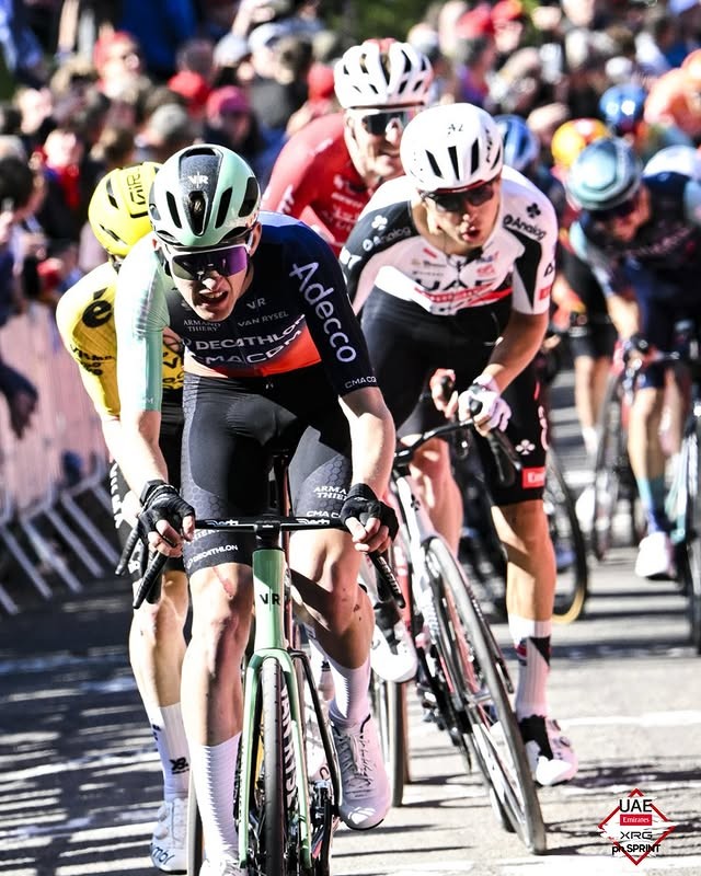 "Paul Seixas é como Tadej Pogacar" capitão da UAE Emirates admite a superioridade do francês na Flèche Wallonne, assista o vídeo 2 girodociclismo.com.br paul seixas e como tadej pogacar capitao da uae emirates image 2