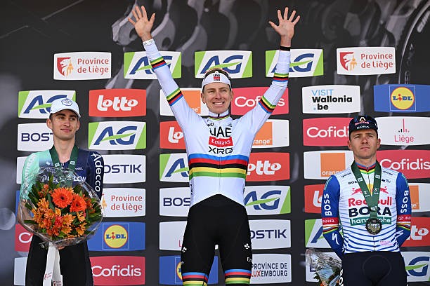 girodociclismo.com.br polemica multa de tadej pogacar e revogada esloveno sofreu pesada sancao em cerimonia no podio da liege bastogne liege image