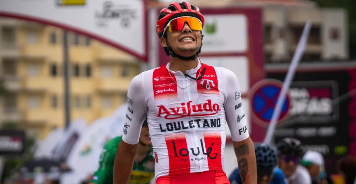 girodociclismo.com.br polemica na o gran camino 2026 ciclista e expulso apos agressao tentei colocar a mao nele para nao cair image