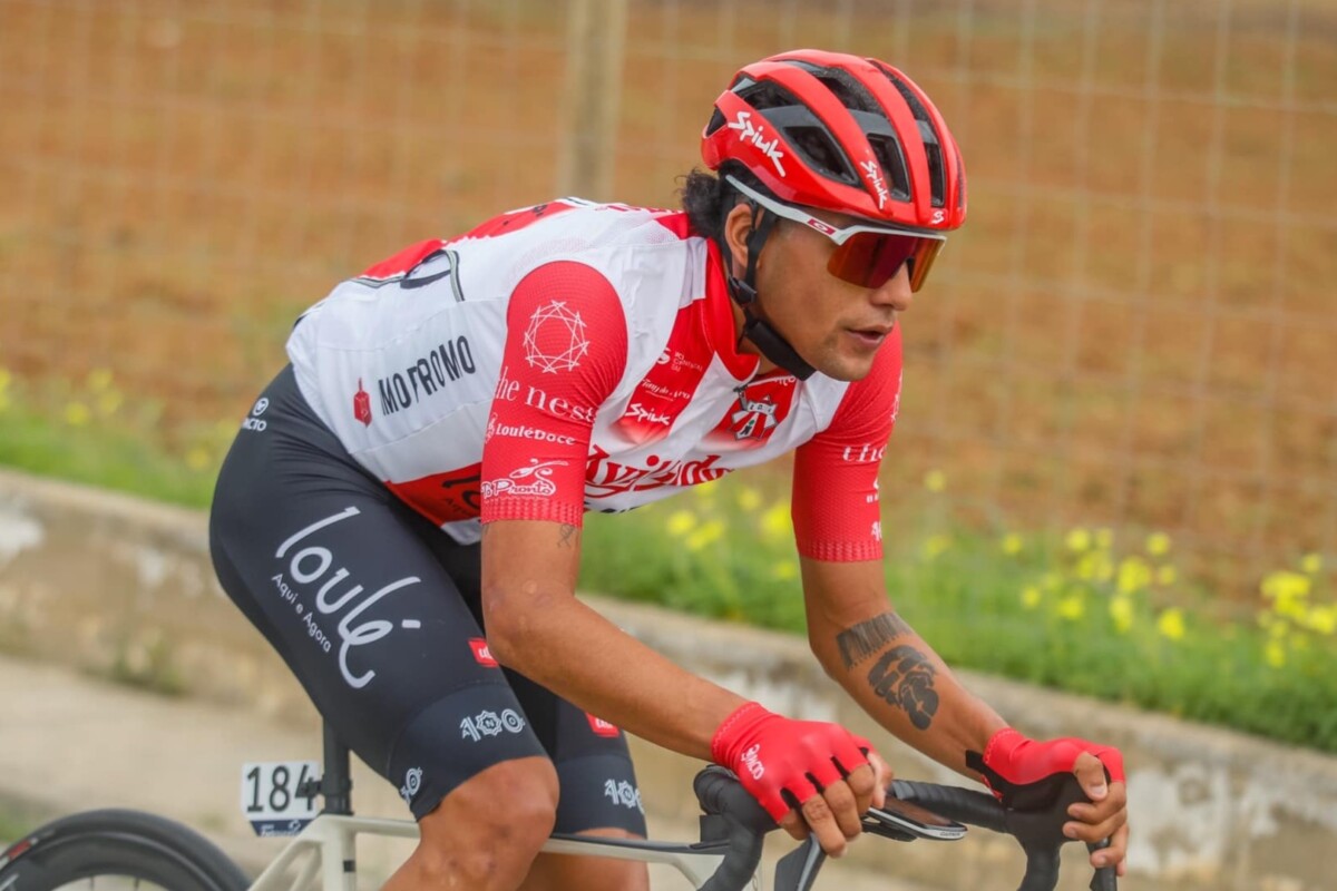 girodociclismo.com.br polemica na o gran camino 2026 ciclista expulso fala apos penalizacao tentei colocar a mao nele para nao cair image 1