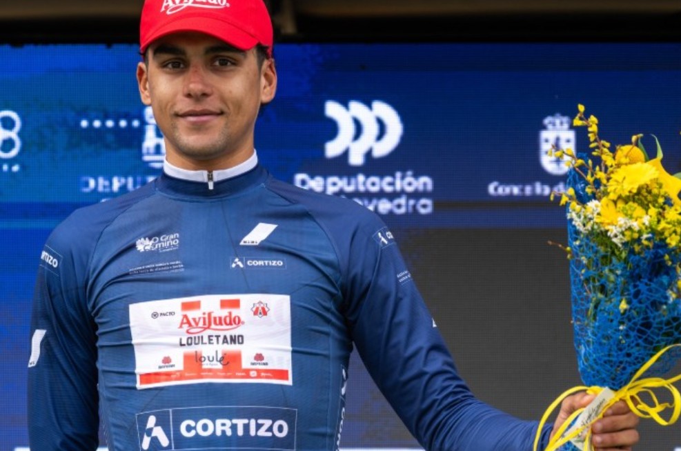 girodociclismo.com.br polemica na o gran camino 2026 ciclista expulso fala apos penalizacao tentei colocar a mao nele para nao cair image