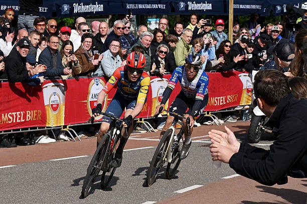 girodociclismo.com.br remco evenepoel celebra vitoria marcante na amstel gold race image 2