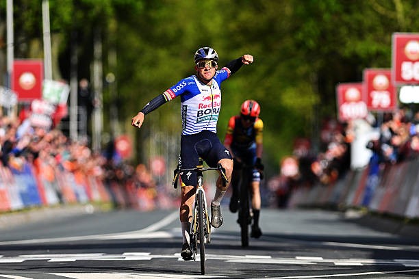 girodociclismo.com.br remco evenepoel celebra vitoria marcante na amstel gold race image 5