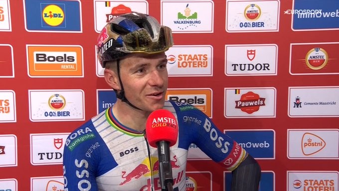 girodociclismo.com.br remco evenepoel celebra vitoria marcante na amstel gold race image
