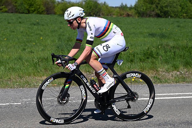 "Ninguém acompanha Tadej Pogacar quando há subidas" analistas belgas admitem poucas chances para Evenepoel contra o esloveno 2 girodociclismo.com.br sempre que ha subidas ninguem acompanha tadej pogacar comentaristas belgas admitem poucas chances para evenepoel na liege image 1