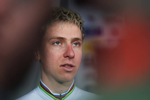 girodociclismo.com.br tadej pogacar admite quedas em reconhecimento e revela equipamentos para a paris roubaix cai duas vezes assista o video image