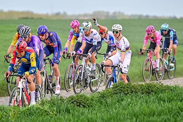 girodociclismo.com.br tadej pogacar analisa derrota na paris roubaix seria uma missao impossivel derrotar van aert assista o video image 1