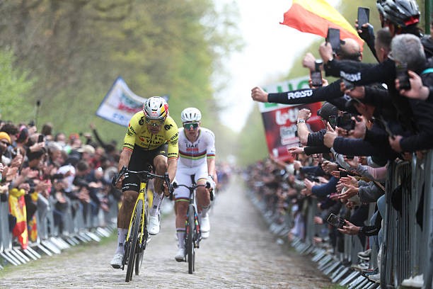 girodociclismo.com.br tadej pogacar analisa derrota na paris roubaix seria uma missao impossivel derrotar van aert assista o video image