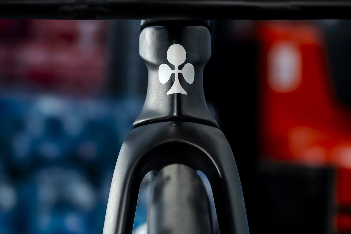 girodociclismo.com.br tadej pogacar com bicicleta inedita no tour de romandie modelo pode receber uma gigante coroa de 70 dentes image 1